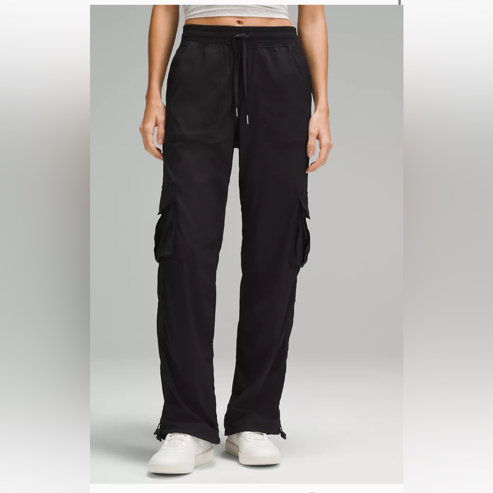 Dance Studio Relaxed-Fit Mid-Rise Cargo Pant